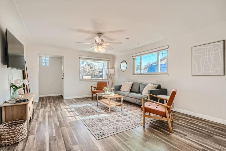 Sleeps 10 I Denver I Red Rocks I Tennyson I Pets House in Denver