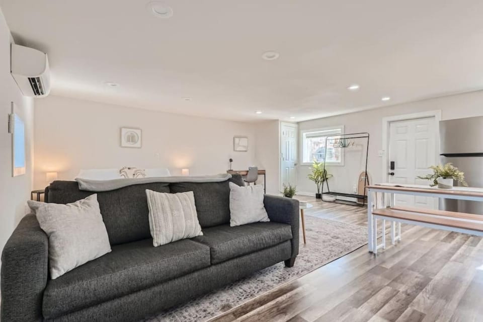 Sleeps 10 I Denver I Red Rocks I Tennyson I Pets House in Denver