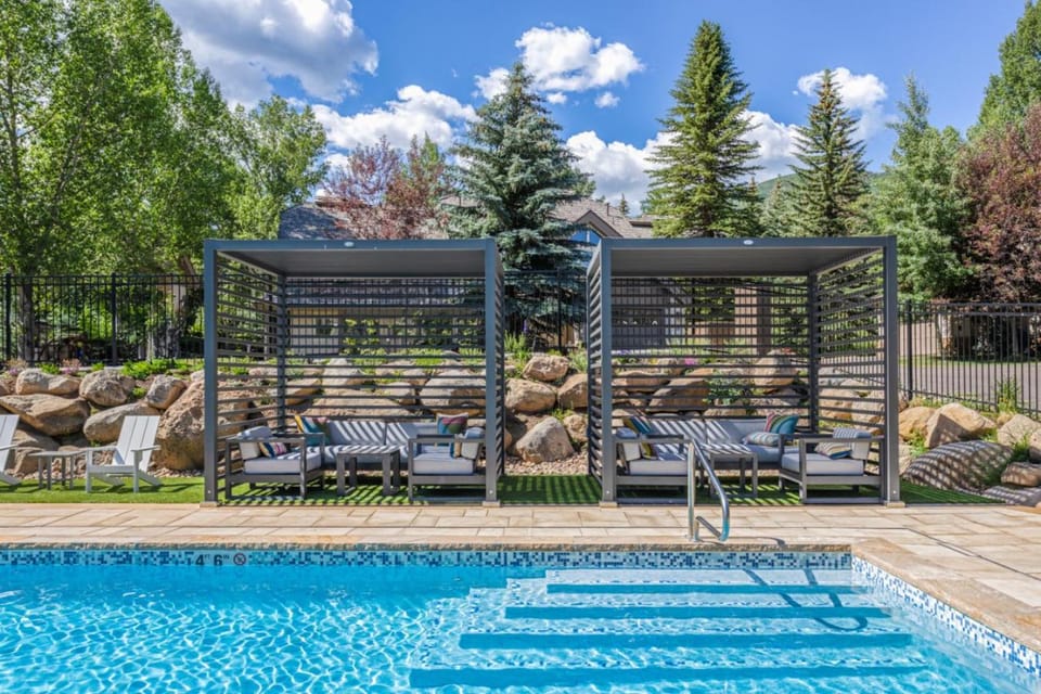 Spectacular views Private Hot Tub Sleeps 16 House in Avon