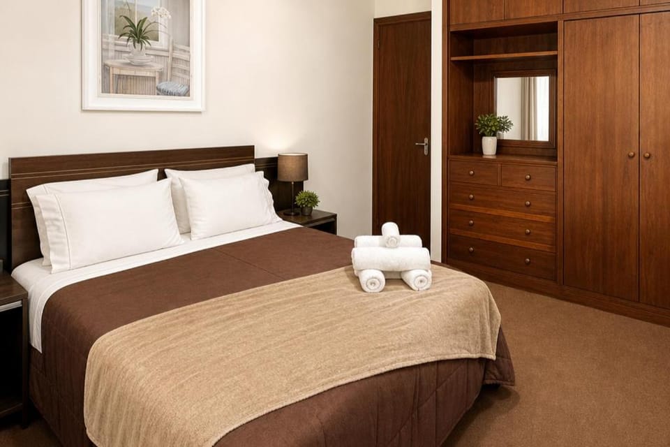 Bathroom, TV and multimedia, Bedroom, hair dryier, towels, wardrobe