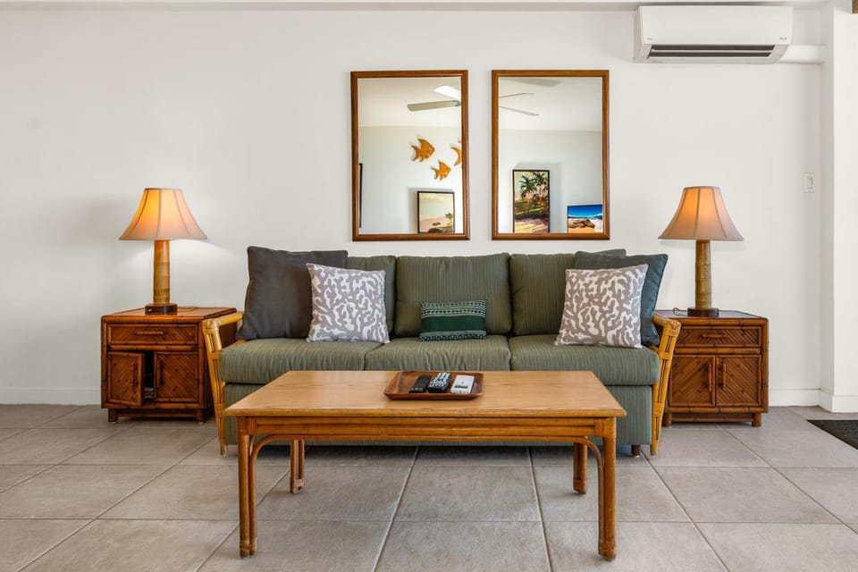 Hale Kai O Kihei #116 2 Bd 2 Ba Oceanfront Ocean View Condo! Sleeps 6 Apartment in Kihei