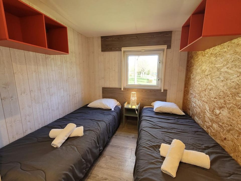 Mobil home accueillant animaux - 4 pers. - API-1-52-2964 Campground/ 
RV Resort in Nouvelle-Aquitaine