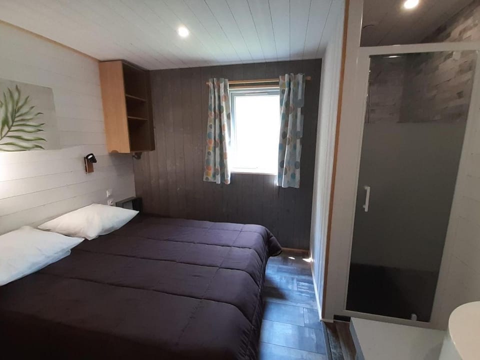 Chalet avec clim, animaux OK - 6 pers. - API-1-52-2965 Campground/ 
RV Resort in Nouvelle-Aquitaine