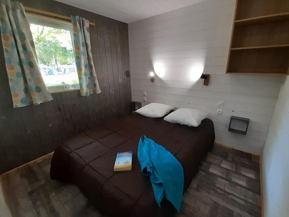 Chalet avec clim, animaux OK - 6 pers. - API-1-52-2965 Campground/ 
RV Resort in Nouvelle-Aquitaine