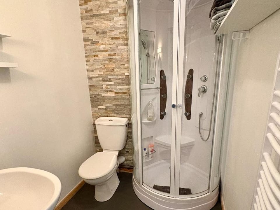 Appartement lumineux, au calme - 8 pers. Apartment in Cauterets