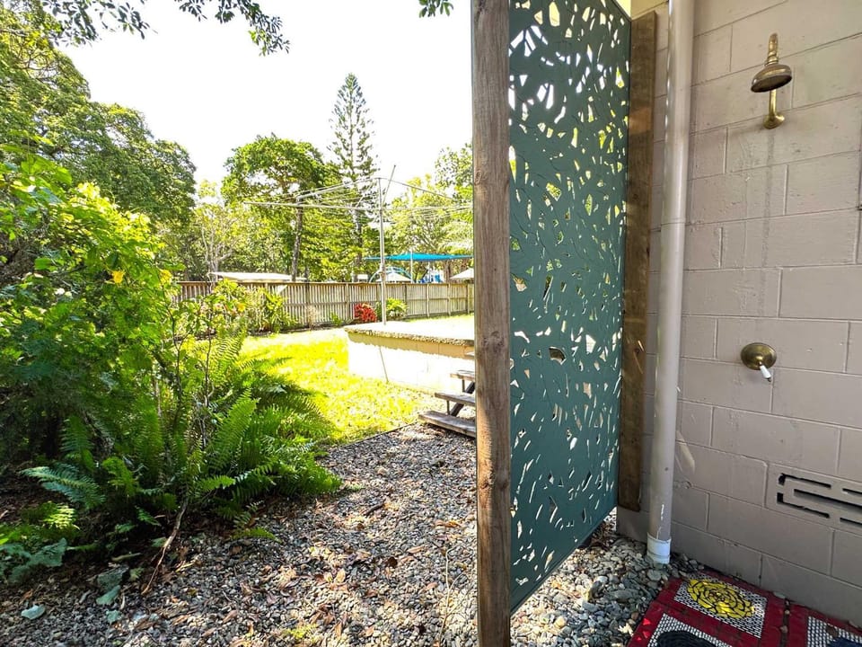 The Tides - 70s Seaside Bungalow House in Port Douglas