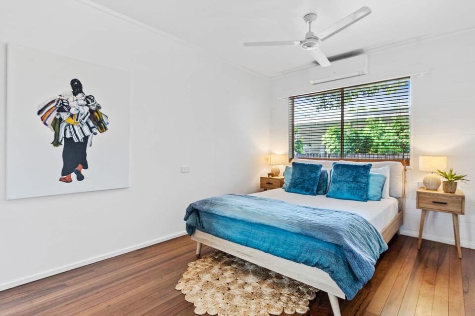 The Tides - 70s Seaside Bungalow House in Port Douglas