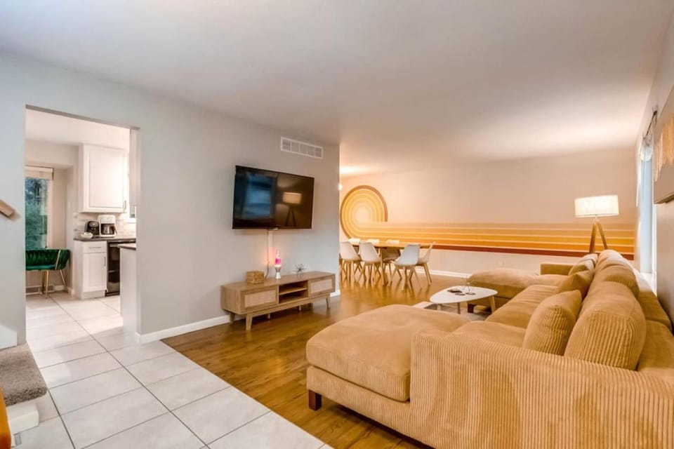 Hot Tub Modern Home Great Location House in Westminster