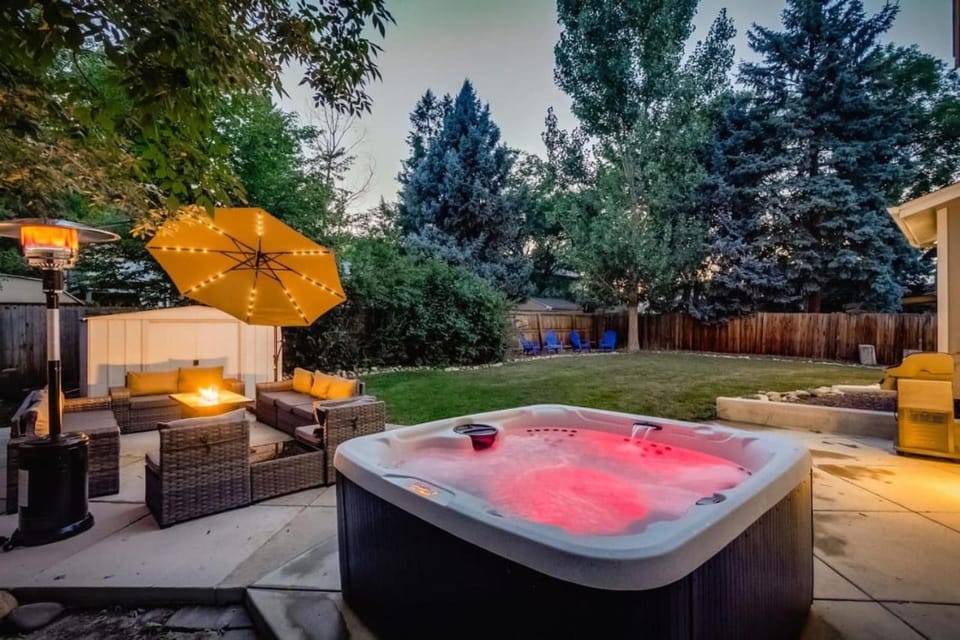Hot Tub Modern Home Great Location House in Westminster