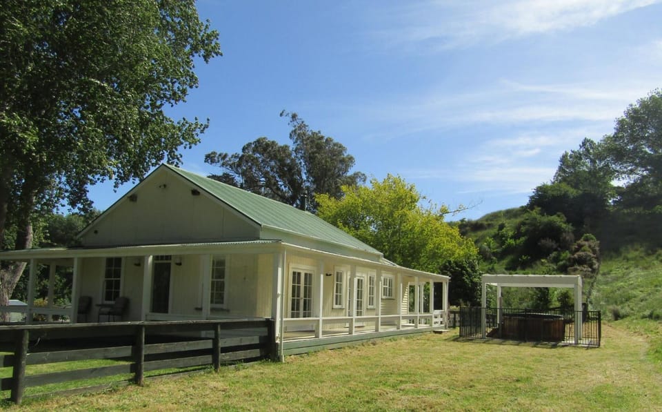 Property building, Natural landscape, Hot Tub