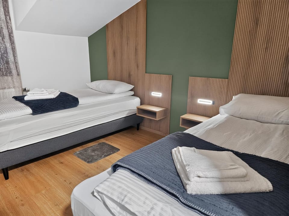 Bed, Photo of the whole room, towels