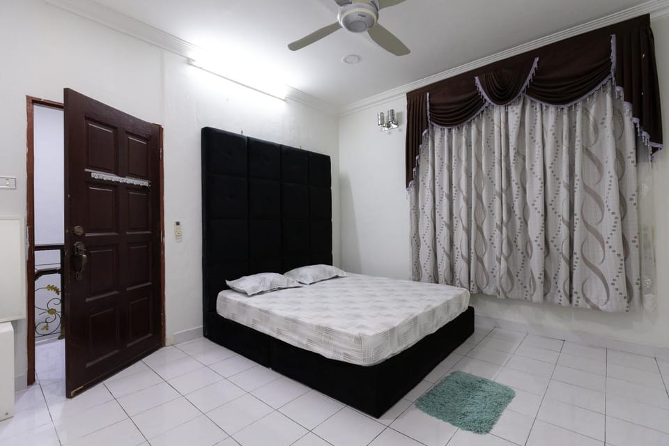 Bed, Bedroom, air conditioner
