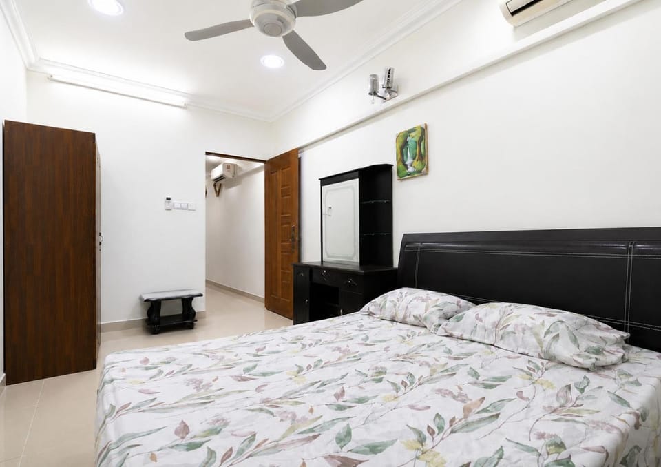 Bed, Bedroom, wardrobe, air conditioner