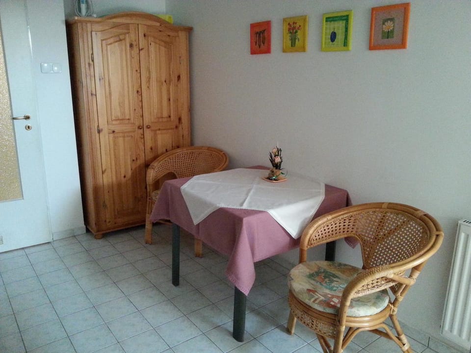 Decorative detail, Dining area