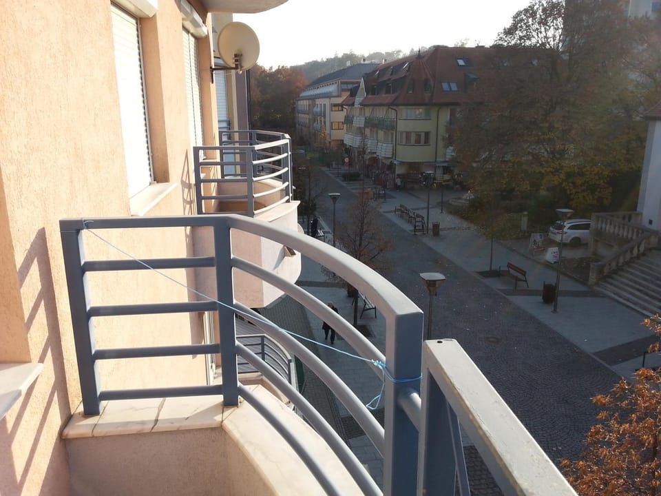 Balcony/Terrace, Street view