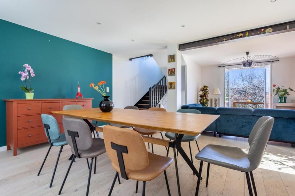 Seating area, Dining area