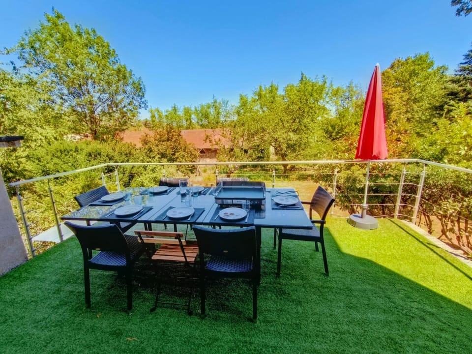 Patio, Dining area, Garden view