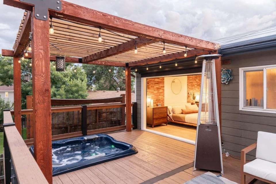 5 Star Retreat Gym Private Office House in Thornton