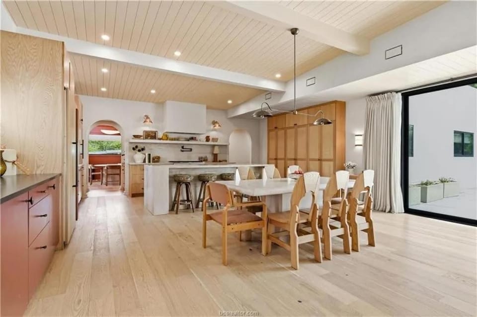 Vine Retreat | Near Texas A&M by StayLage House in College Station