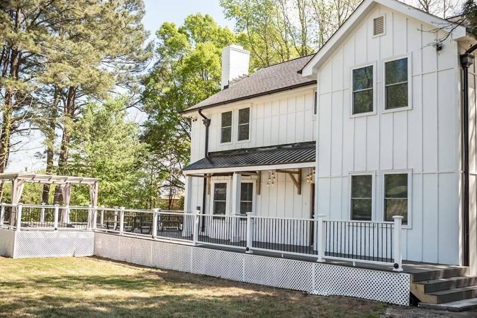 Luxury Lake Duplex Min From downtown Gainesville B House in Gainesville
