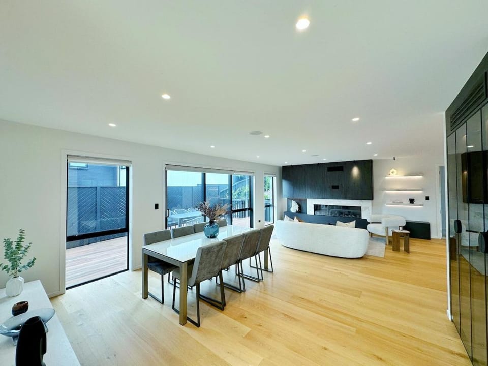 East Auckland 5BR Family Home Sleeps 12 Apartment in Auckland