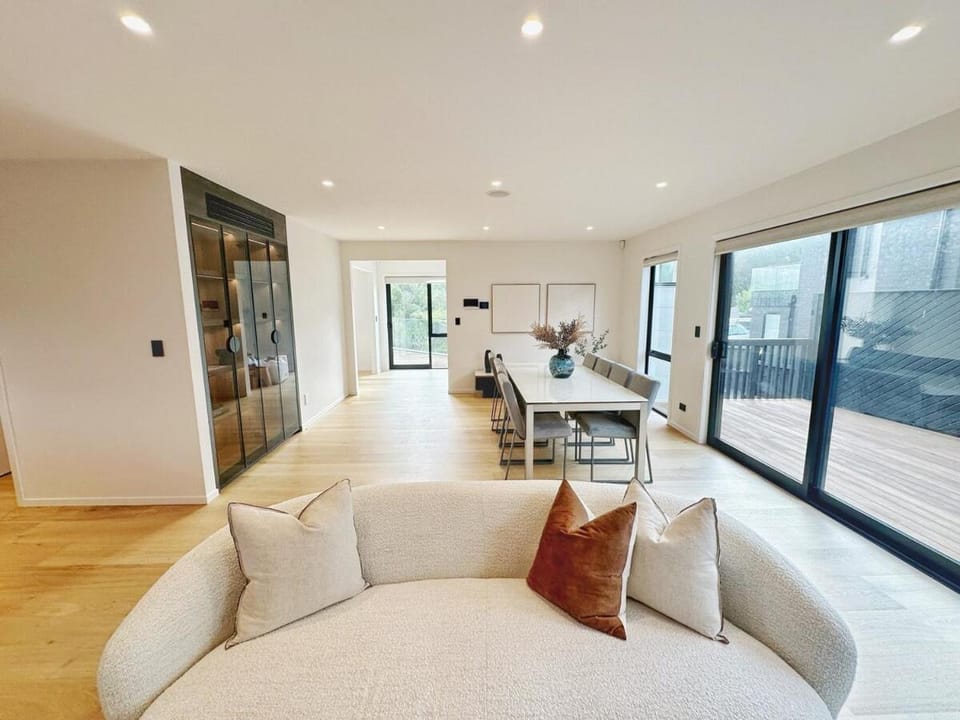 East Auckland 5BR Family Home Sleeps 12 Apartment in Auckland