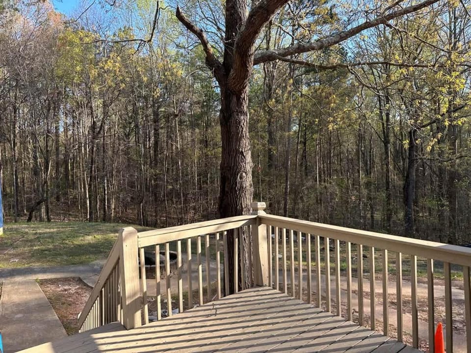 Sleek Gainesville Apartment mins from downtown House in Lake Lanier