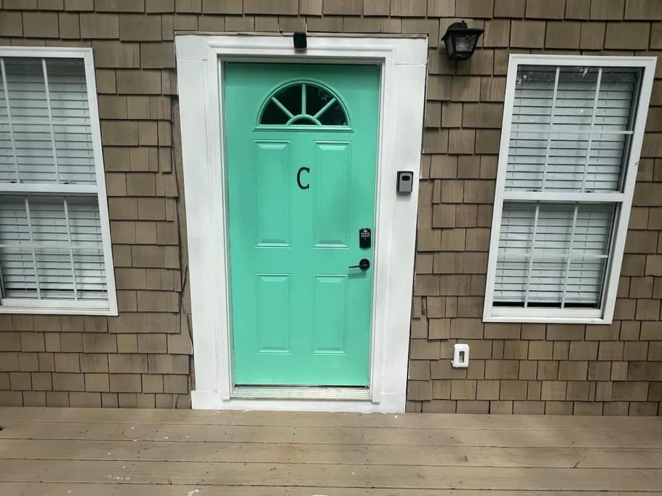 Sleek Gainesville Apartment mins from downtown House in Lake Lanier