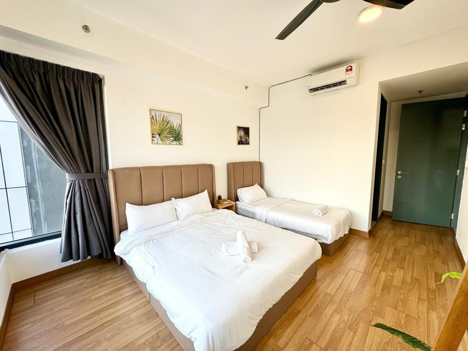Tropicana 218 Macalister by CC Apartment in George Town