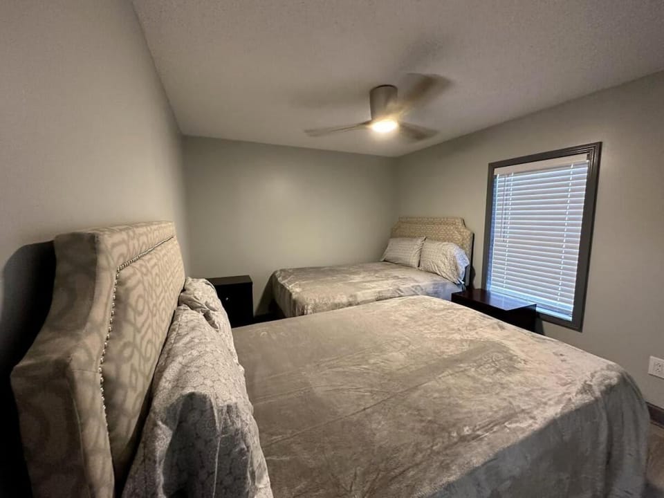 Modern 2 bed Home 10 mins from Dtown Gainesville Apartment in Lake Lanier