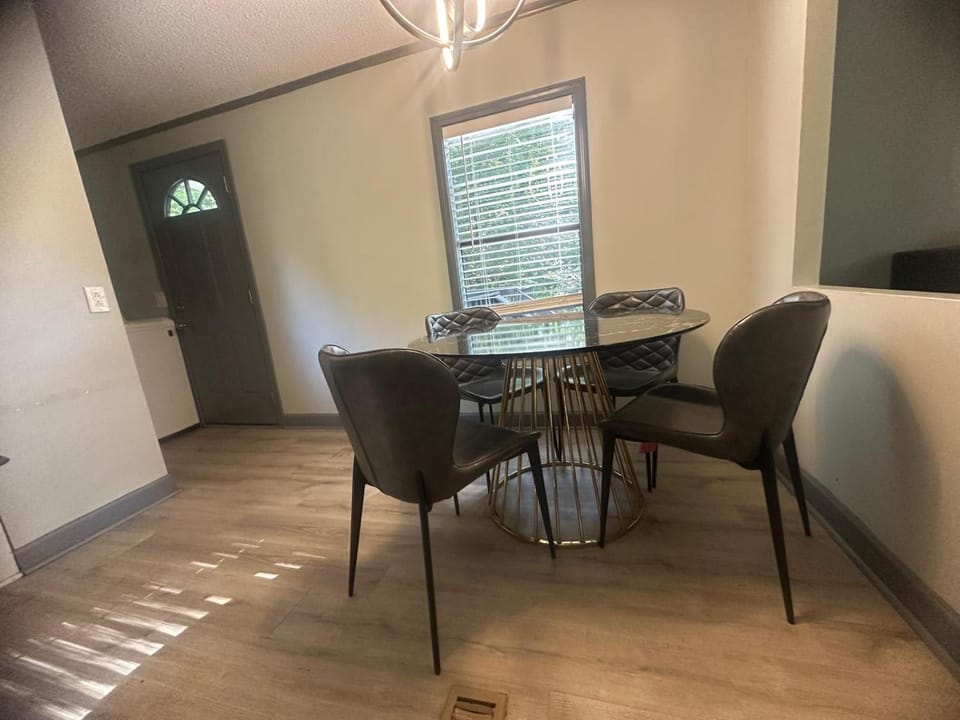 Modern 2 bed Home 10 mins from Dtown Gainesville House in Lake Lanier