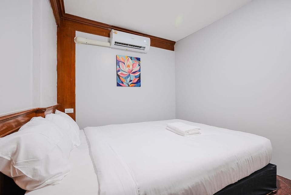 Bed, Photo of the whole room, Bedroom, air conditioner