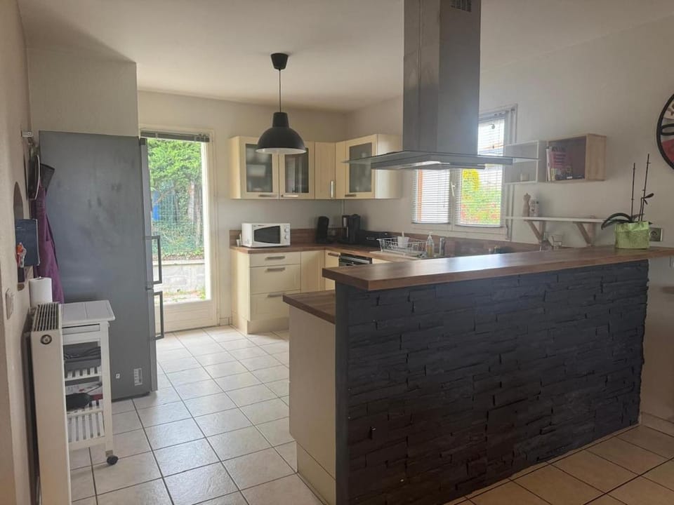 Maison familiale 7 pers, terrasse vue nature, clim Apartment in Auvergne-Rhône-Alpes