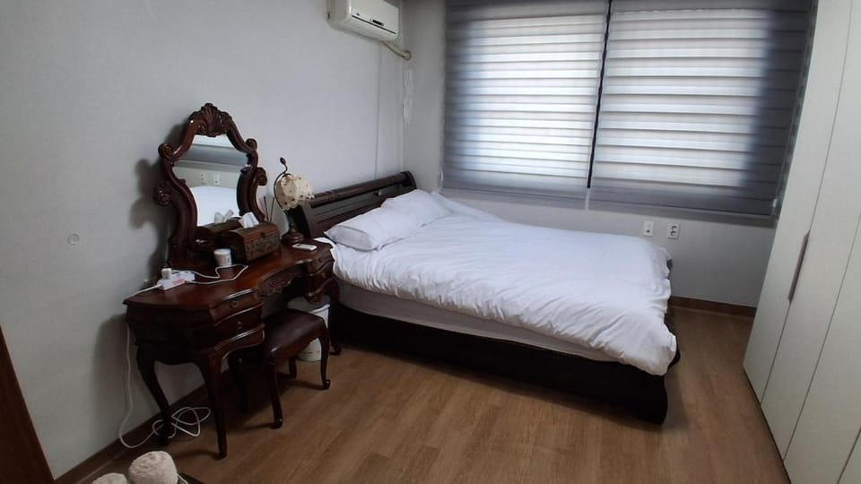 Spacious 2-Bedroom Home near Osan Air Base & Sinjang Shopping Mall Villa in Pyeongtaek-si