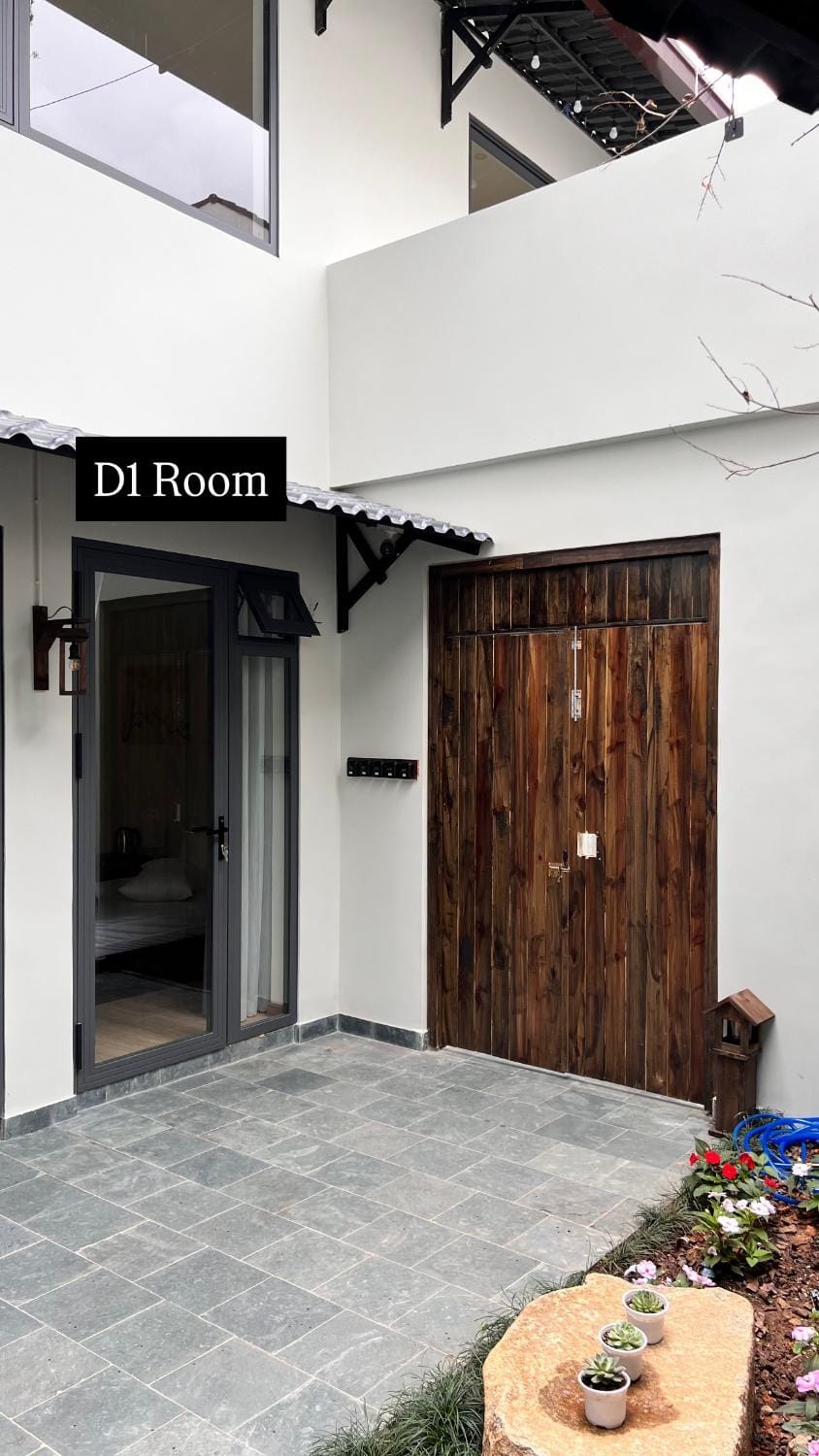 Facade/entrance