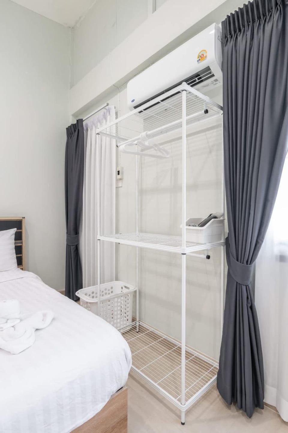 Bed, Photo of the whole room, towels