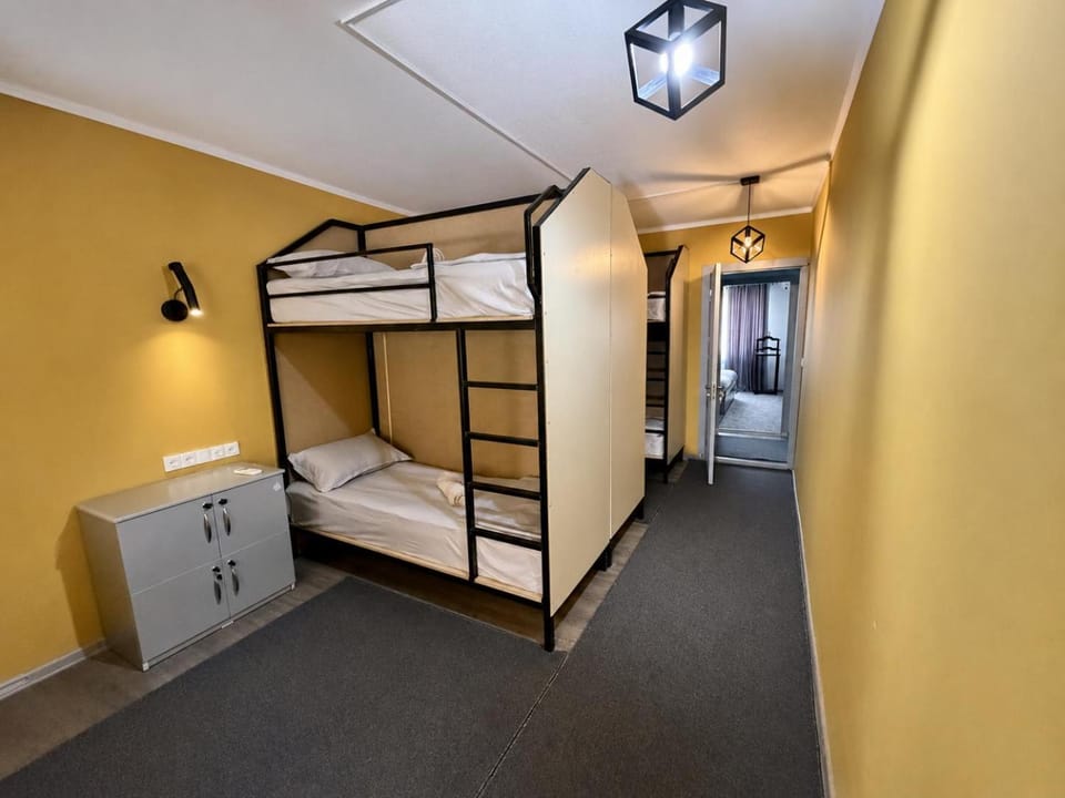 Photo of the whole room, Bedroom, wardrobe