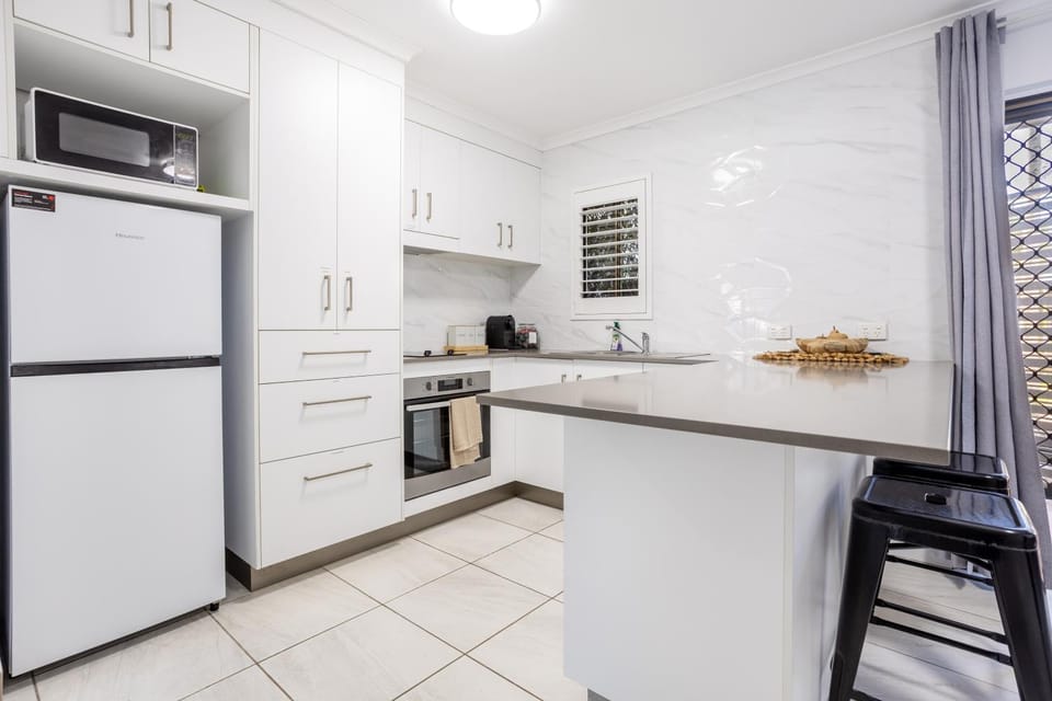 Driftwood on the Beach - Ground Floor Unit 6 Apartment in Yeppoon
