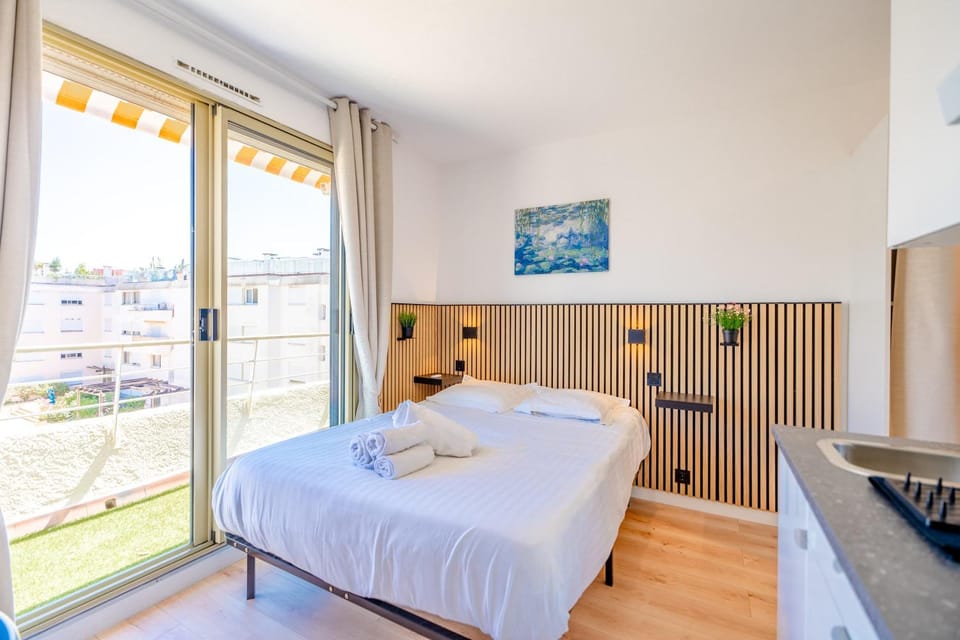 Lou Cigaloun l Balcony pool l Shellter-Rentals Apartment in Saint-Tropez