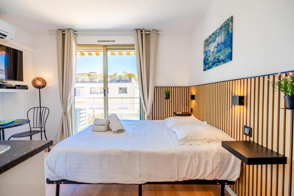 Lou Cigaloun l Balcony pool l Shellter-Rentals Apartment in Saint-Tropez