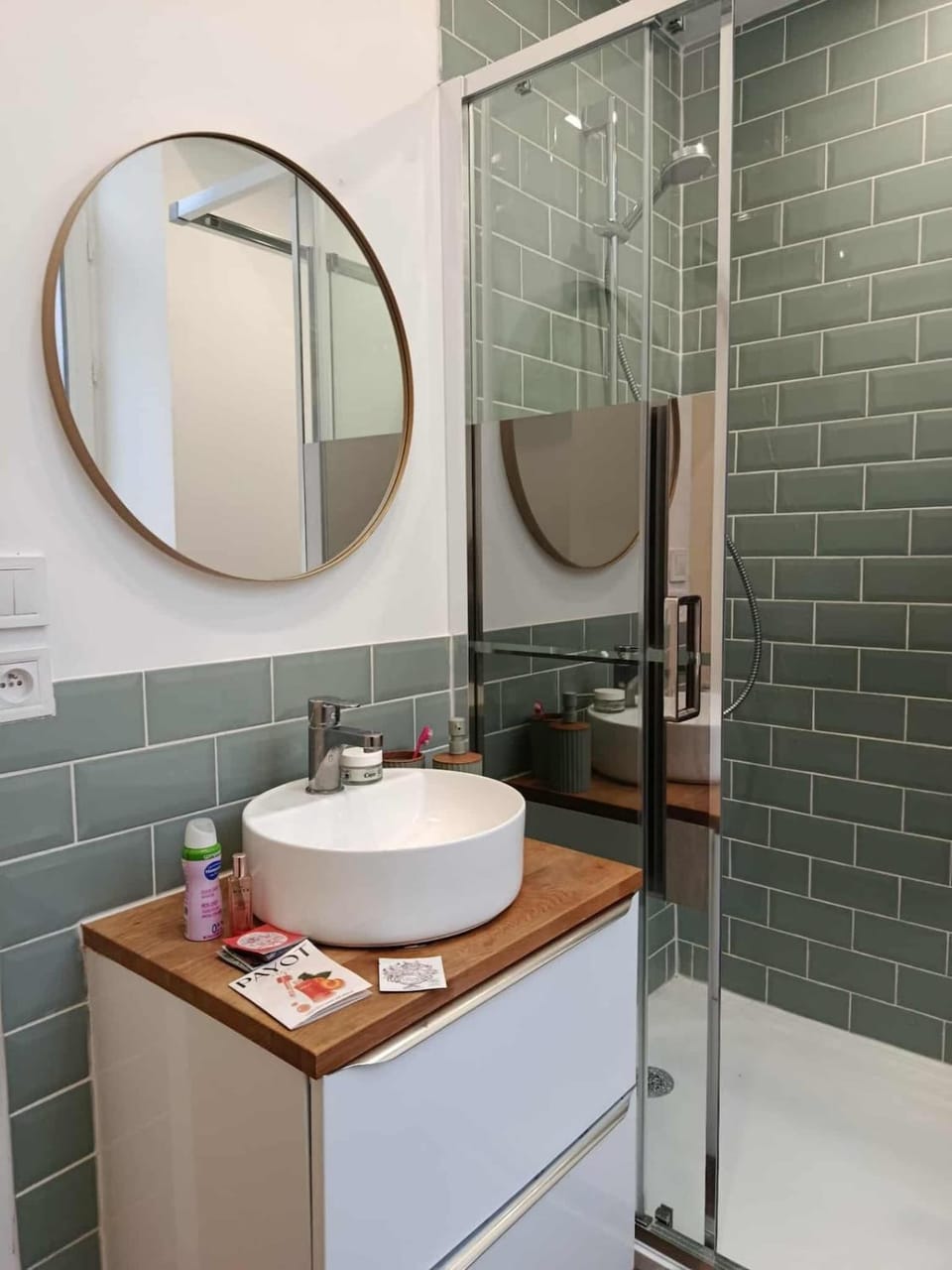 Shower, Bathroom, towels