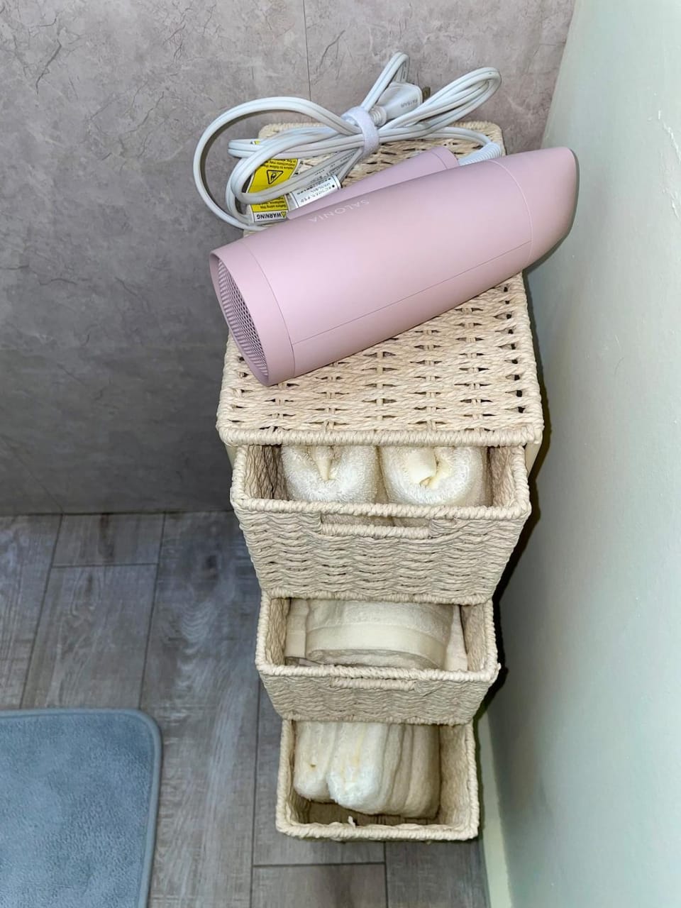 hair dryier, towels