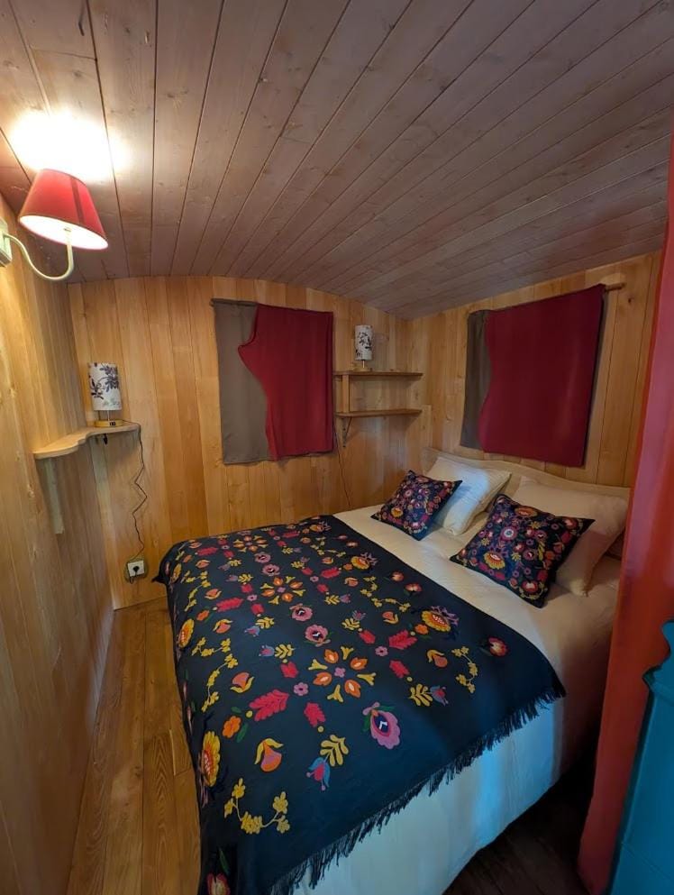 Éco-camping Le Bois de Cussac Campground/ 
RV Resort in Nouvelle-Aquitaine