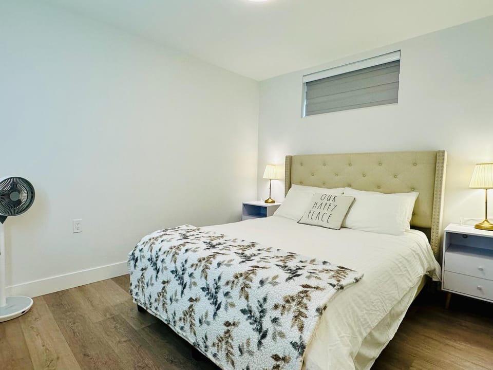 Private Suite - Near SkyTrain to DT - Free Parking Bed and Breakfast in Vancouver