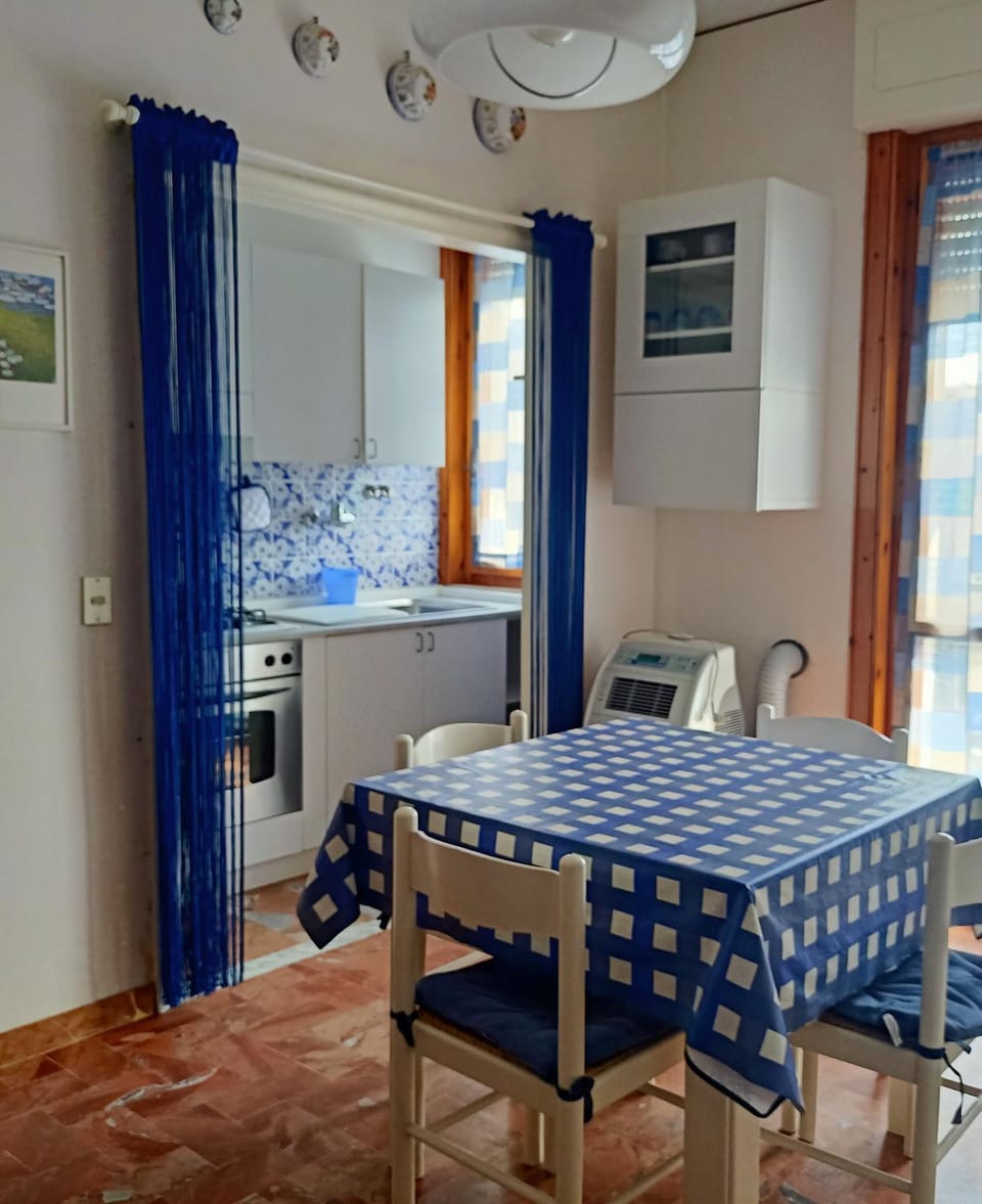 Living room, Dining area, kitchen, air conditioner