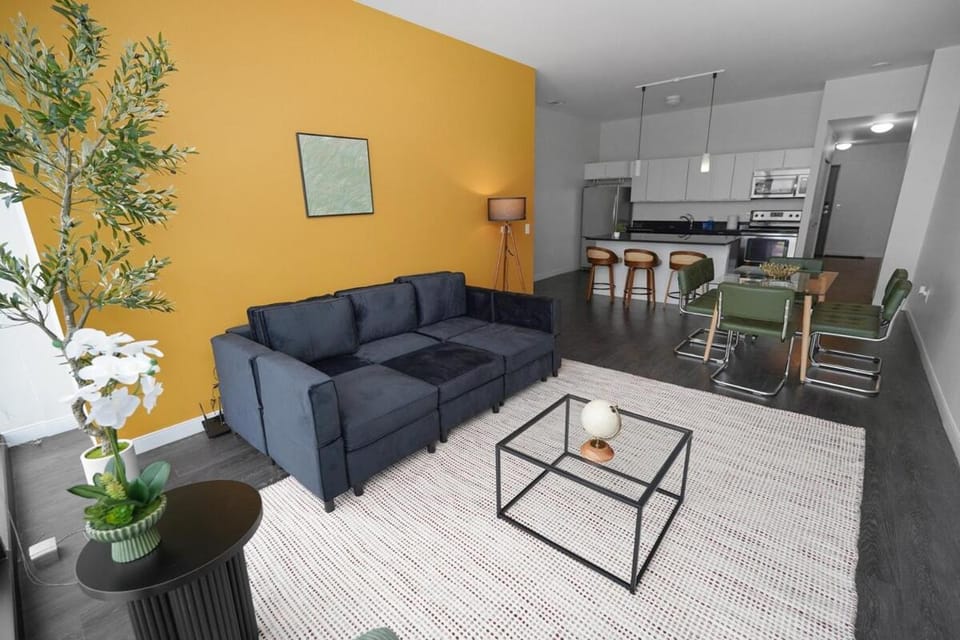 Westown 2BR Retreat 10 min to Fiserv Forum Apartment in Milwaukee