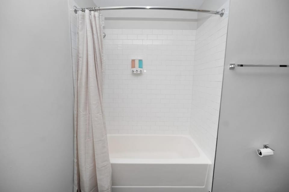 Westown 2BR Retreat 10 min to Fiserv Forum Apartment in Milwaukee