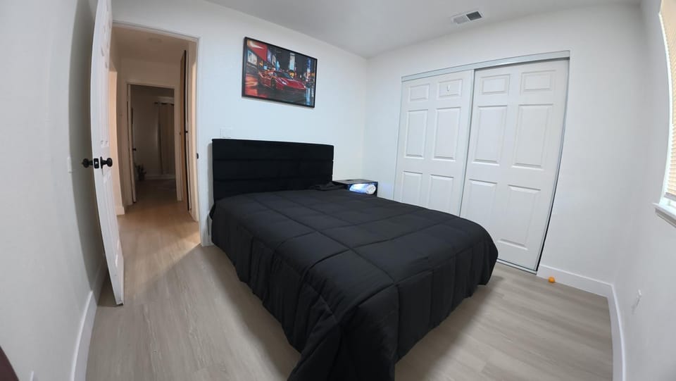 Modern 2BR Retreat Patio & Garage Apartment in Stockton