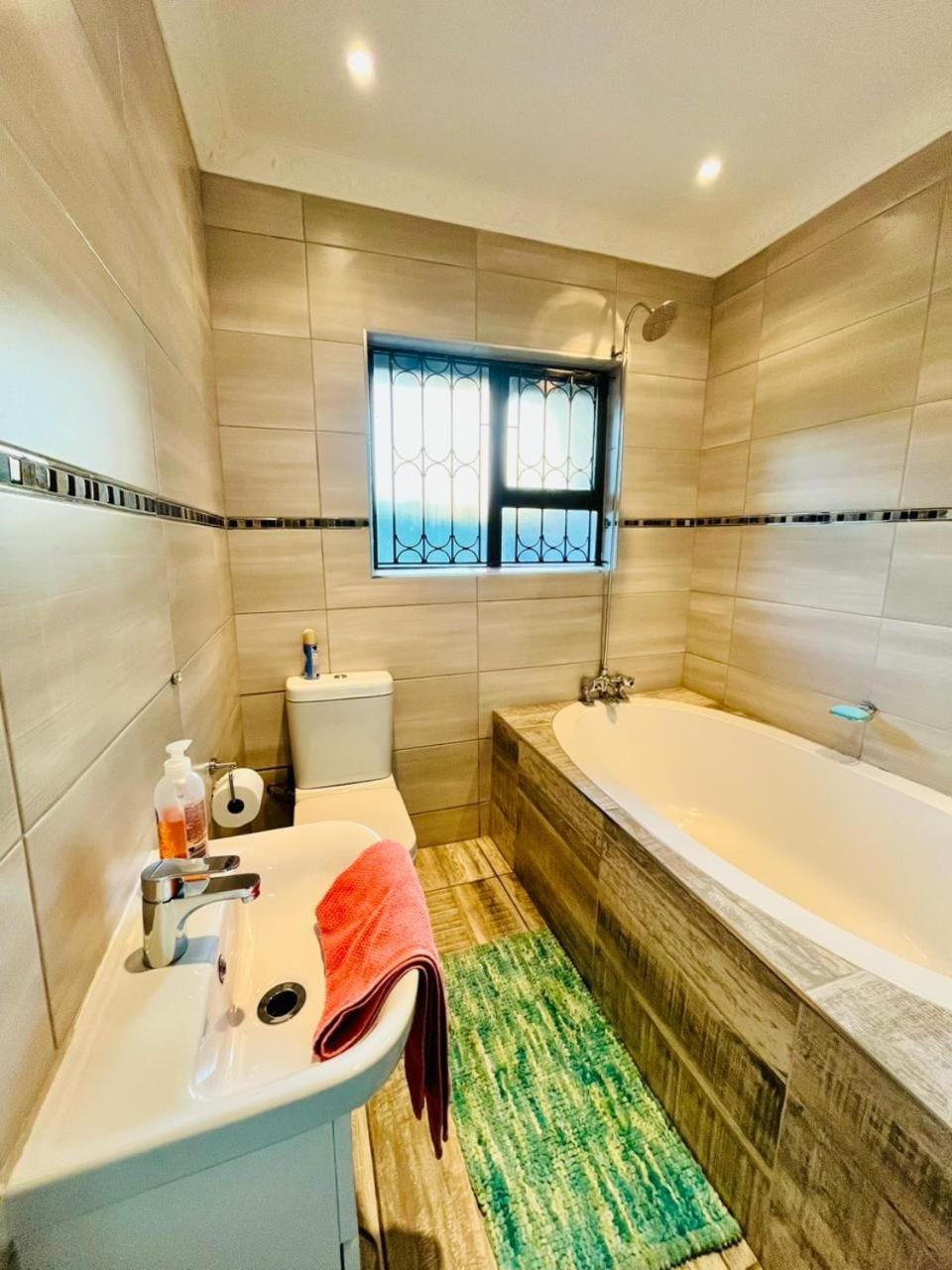 Emangwaneni Guest House Bed and Breakfast in KwaZulu-Natal