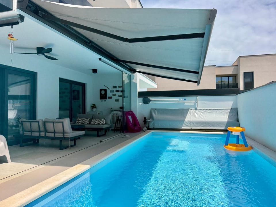 Pool view, Swimming pool